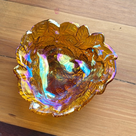 Carnival glass bowl dish floral pattern iridescent - Picture 1 of 8